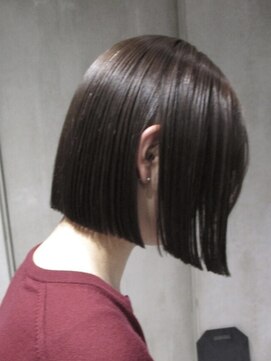 スレイ(SLAY) ぱらっと切りっぱなしボブ