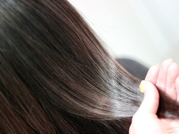 リアス ヘアデザイン(rias)の写真/【烏丸御池徒歩5分】髪の内部から補修してくれるトリートメントで、毛先まで潤いたっぷりの艶髪に♪
