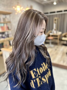 ウェリラバイハク(WeLila by haku) コントラストハイライト×レイヤーカット