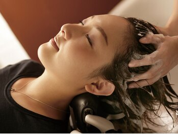 Luxury salon WHITE　【ラグジュアリーサロン ホワイト】