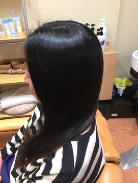 つるせ ヘアーサロン くせ毛専用つやカラーで毎日のお手入れがグッド