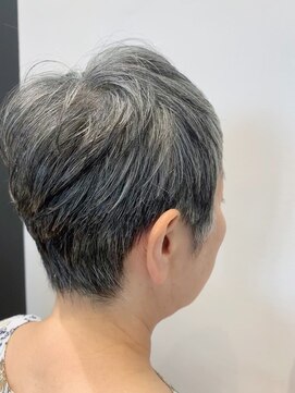 キー(KEY) グレイヘアショート