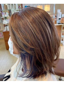 マニス(manis) ウルフボブブラウン×ブルーパープルミディアムレイヤーカット