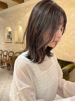 くびれミディアムヘア オリーブグレージュ スタイリング簡単ヘア