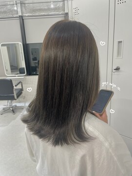 ヌーヴェル(nouvelle) グレージュ×外はねミディアム