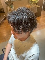 トニコ(toniko)&nbsp;シャドウパーマ×センターパート×刈り上げ×ツーブロック