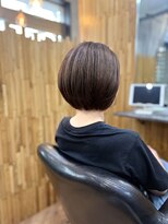 アール(R) ショートボブ