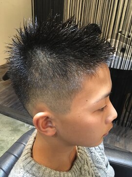 バーバー スタジオ ラフテル(Barber Studio RAFTEL) 薄め刈り上げスポーティーボウズ