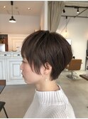 横顔美人シルエットショート