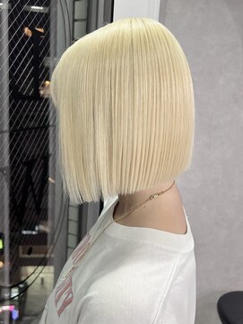 ロウル 渋谷(LOWRL) 抜きっぱなしブロンドボブ/ケアブリーチ/ダブルカラー