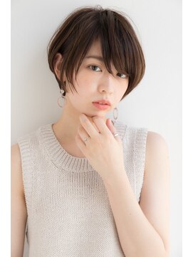 ラフ フロム ガーデン(Laf from GARDEN) ひし形/ショート/レイヤー/斜めバング/ベージュ