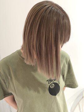 ヨーク(YOKE) 【YOKE】ホワイトベージュホワイトグレージュ切りっぱなしボブ