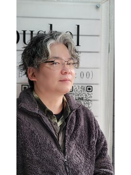 ヤマグチ トゥシェル ヘアー&メイク ヘアーアンドメイク メンズ 簡単スタイリング 2ブロック カジュアルパーマ スタイル