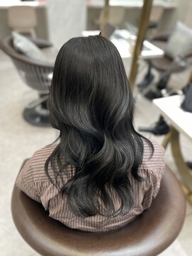 ロンド レア 天神大名店(Lond Le’a) ホワイトブロンド/外ハネボブ/美髪/ワイドバング/ブルーブラック