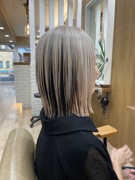 ループ(LOOP) ストレートボブ/アンブレラカラー/シルバー