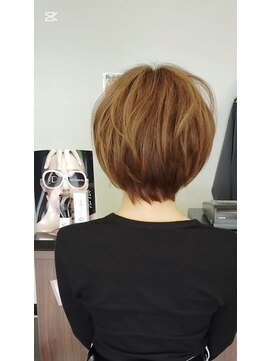 大人ショートふんわりスタイル