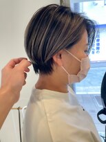 ニコ 姫路(nico)&nbsp;白髪ぼかしで上品ショートスタイル