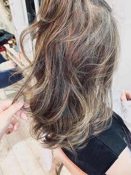 ミリュウ(Milieu) 細ハイライトカラー