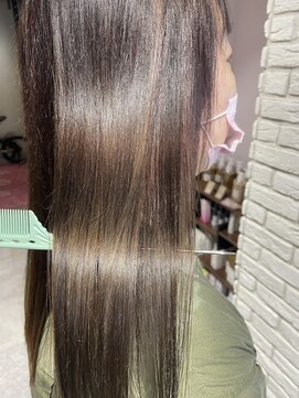 リーオオサカ(Lee Osaka) ベージュカラー×東芽生