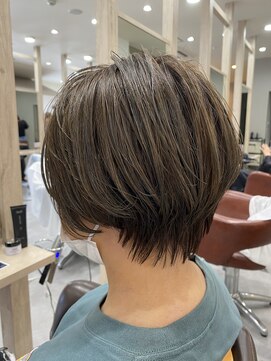 ヨロ(YoLo.) 30代40代にオススメ！大人可愛いクビレショートボブ 担当山下