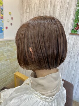 スピニングヘアティアナ(spinning hair Tiana.) 切りっぱなしボブベージュショート