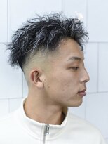 メリケンバーバーショップ コウベ(MERICAN BARBERSHOP KOBE) スキンフェードハイライトN