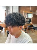 ツイストスパイラルパーマメンズマッシュツーブロック刈り上げ