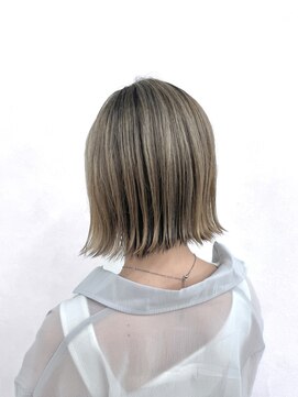 リット(lit.) シャドールーツ×切りっぱなしボブ