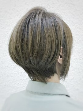 ビビディバビディブー 枚方ビオルネ店(Bibbidi.bobbidi.boo) 大人前下がりショート