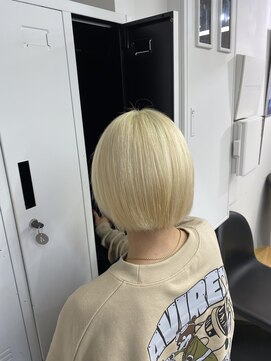 ペレ 渋谷(PELE) イメチェン/ホワイトブロンド/外ハネボブ/美髪/渋谷