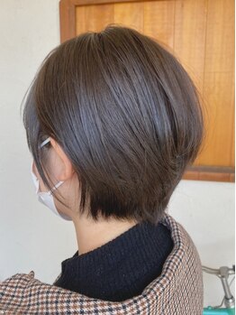 カラーを楽しみたい大人女性におすすめ！白髪をしっかりカバーしながら、トレンドの透明感カラーが叶う♪