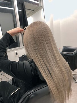 バズ サッポロ バイ フィーネ(BuzZ sapporo by Fi-Ne) グレージュカラー