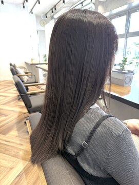グレーブラウン/暗髪/艶髪/ストレート