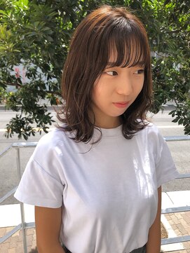 メーヴェ(Mowen) レイヤーカット×透明感アッシュ