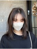 グレージュカラーのミディアムスタイル