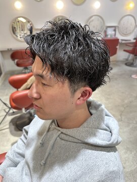 マカロンコワフュールドウシワカマル(macaron coiffure de ushiwakamaru) ツイストスパイラル