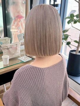 ネオリーブ クーロ(Neolive curro) イメチェン　ミルクティーベージュ×ブリーチありのダブルカラー