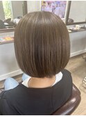 艶カラー丸みショートボブ