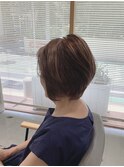 イメチェンホワイトブロンド外ハネボブ美髪ワイドバング