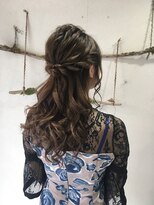ルーズな清楚ハーフアップ