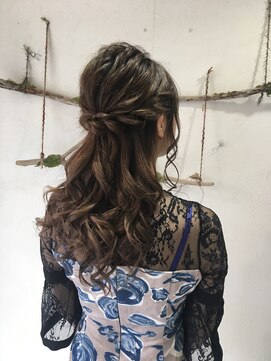 ヘアセットサロンエッジ(Edge) ルーズな清楚ハーフアップ