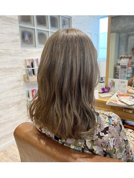 ラボヌールヘアー 宇都宮店(La Bonheur hair) ミディアムレイヤー×ミルクティー