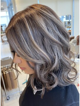 ローレン(Rollen) ☆ショートでも動きが出ちゃう3Dミルフィーユカラー☆