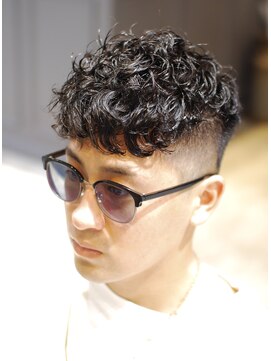 ハングアウト(Hangout) バーバースタイル/フェードカット/スペインカール/刈り上げ