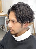 縦落ちツイストスパイラルパーマ黒髪レイヤーセンターパート韓国