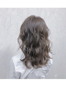 ルッソカナン(Lusso canaan) ゆる巻きセミロング/30代40代50代