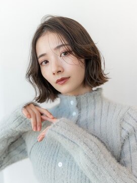 イオ 本厚木(io) 韓国レイヤー切りっぱなし外ハネボブくびれナチュラルカラー