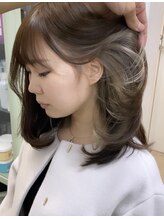 《 都会的で酒落感たっぷりのインナーカラー 》顔周りのデザインで差をつけるワンランク上のトレンドヘア★