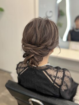 マーリー(marlee) 編み込みゆるっとアップ