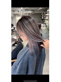 レイヤーボブハイライトブリーチレイヤーハイトーングレージュ